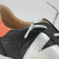 Wonders 3625 Black and Silver