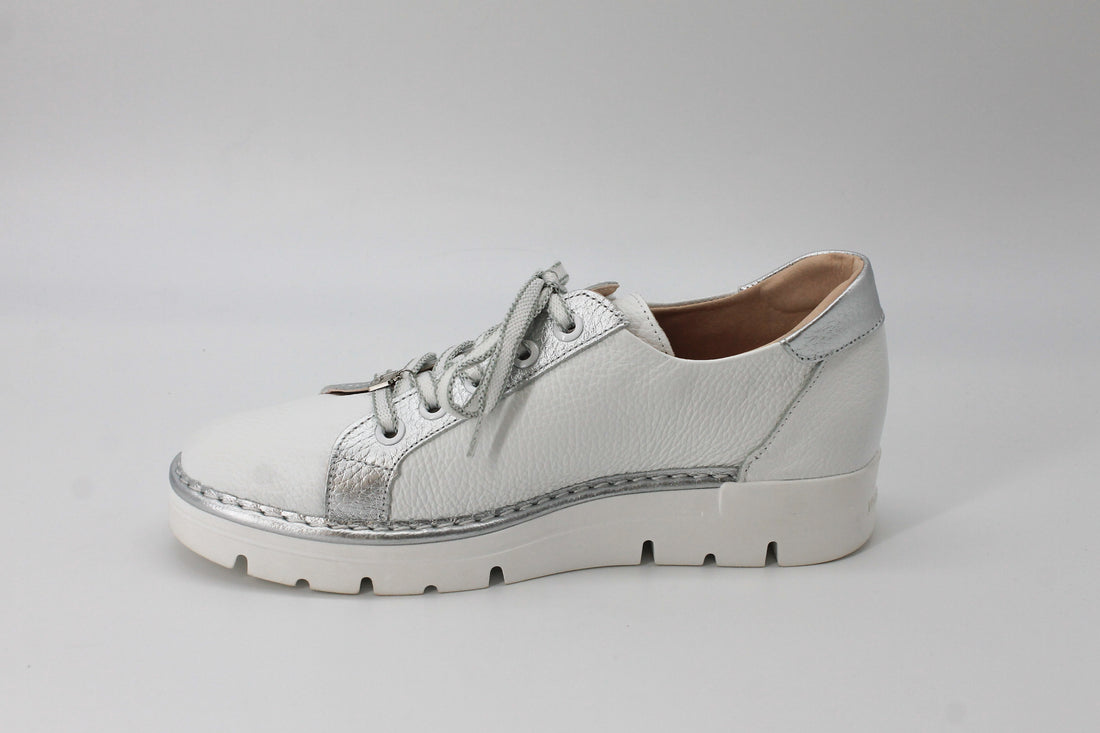 Jose Saenz 2001 White / Silver